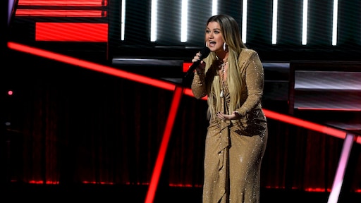 Kelly Clarkson schrijft verdriet scheiding van zich af