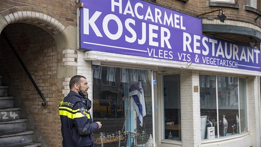 Ramen Joods restaurant HaCarmel in Amsterdam opnieuw beklad