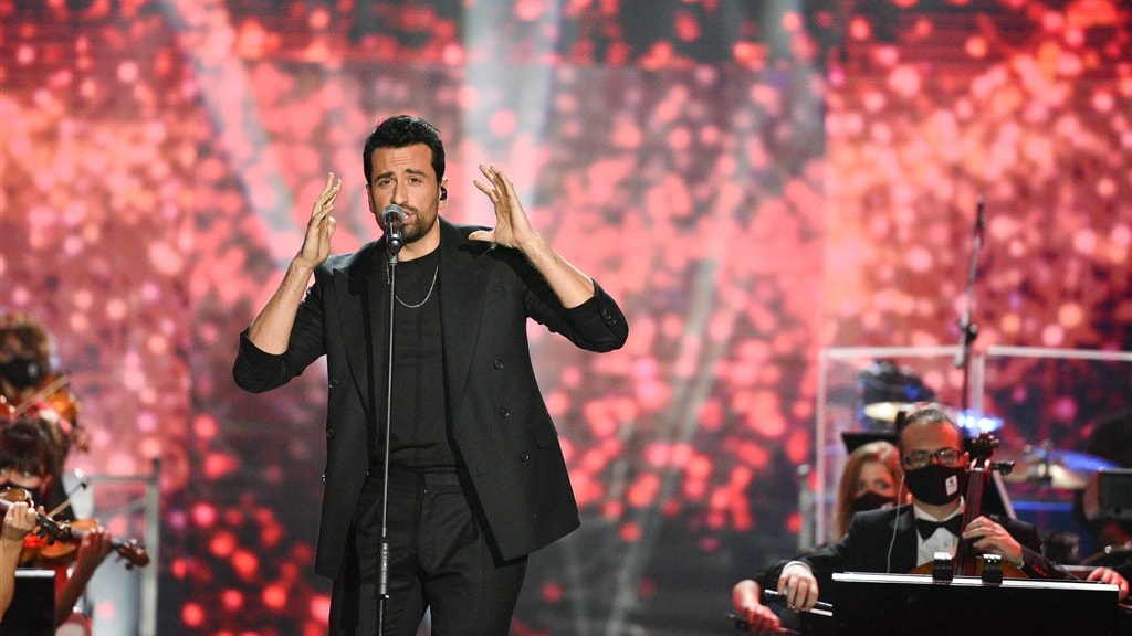 Dotan draagt gouden plaat op aan Poolse LHBTQI+-gemeenschap