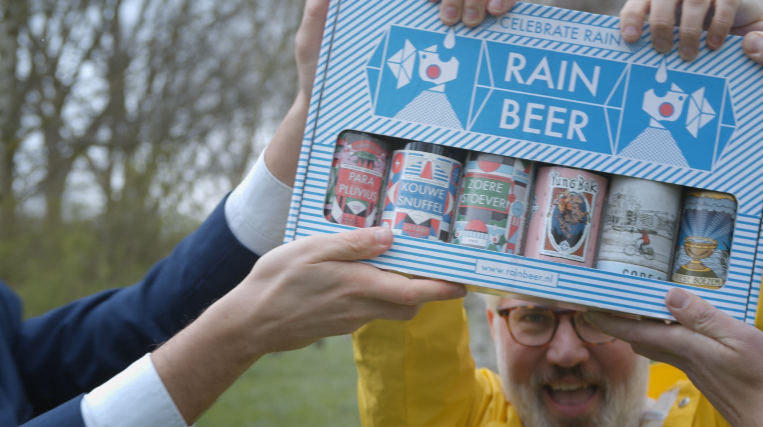Joris Hoebe met de diverse regenbiertjes.