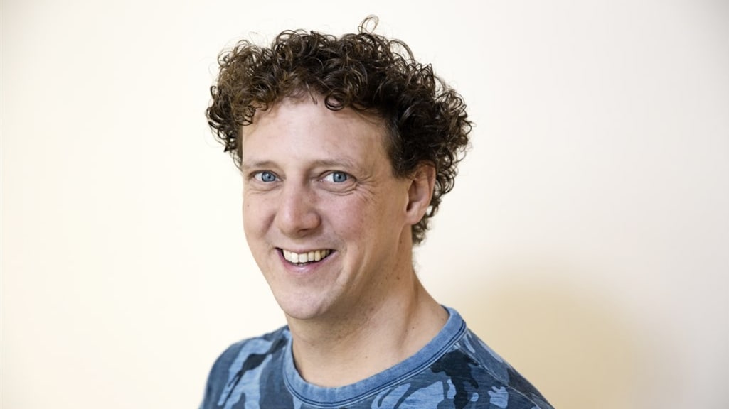 Jochem Myjer heeft twee tatoeages waardoor hij positief blijft