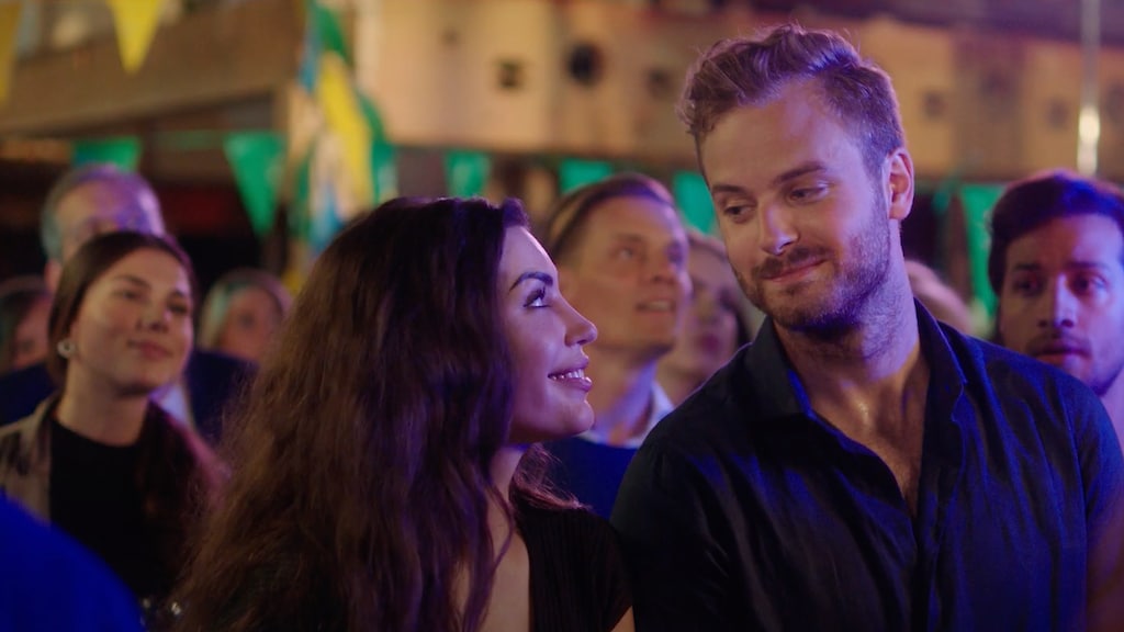Yolanthe steelt de show in trailer Netflix-romcom Just Say Yes