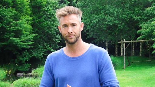 Charly Luske speelt Koning Winter in Alice in Wonderland