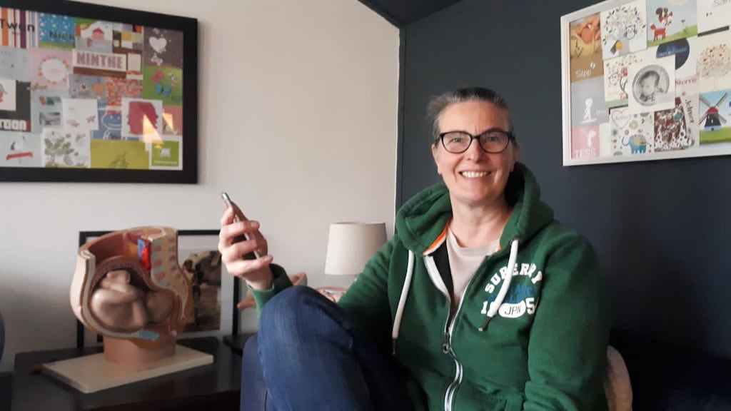 Annette beantwoordt seksvragen van pubers op TikTok: '4 uur per dag druk mee'