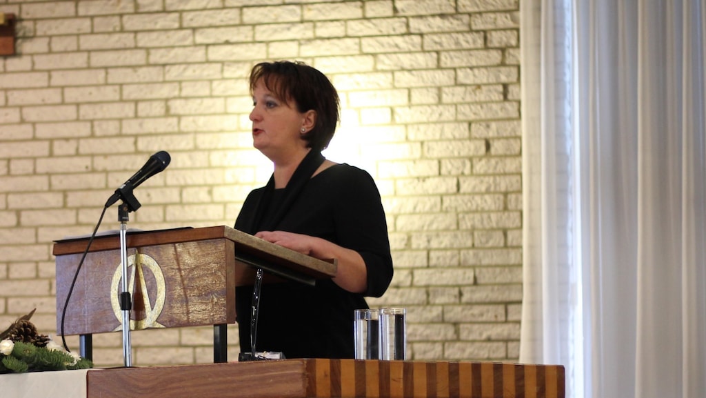 Wendy (46) is uitvaartspreker: 'Ik kan niet de hele plechtigheid gaan staan huilen'