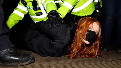 Woede na ingrijpen Londense politie bij wake vermoorde vrouw