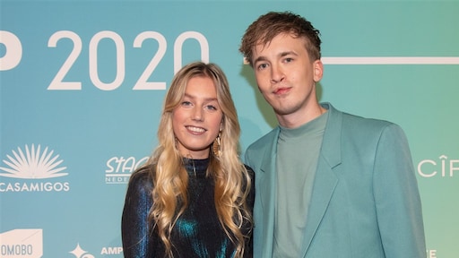 Rapper Snelle denkt nog niet aan samenwonen: 'Best een eigen leven'