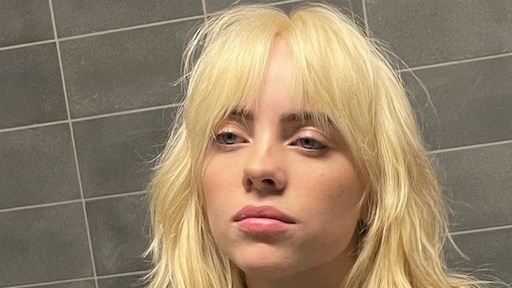 Wassenbeeld Billie Eilish door het slijk gehaald