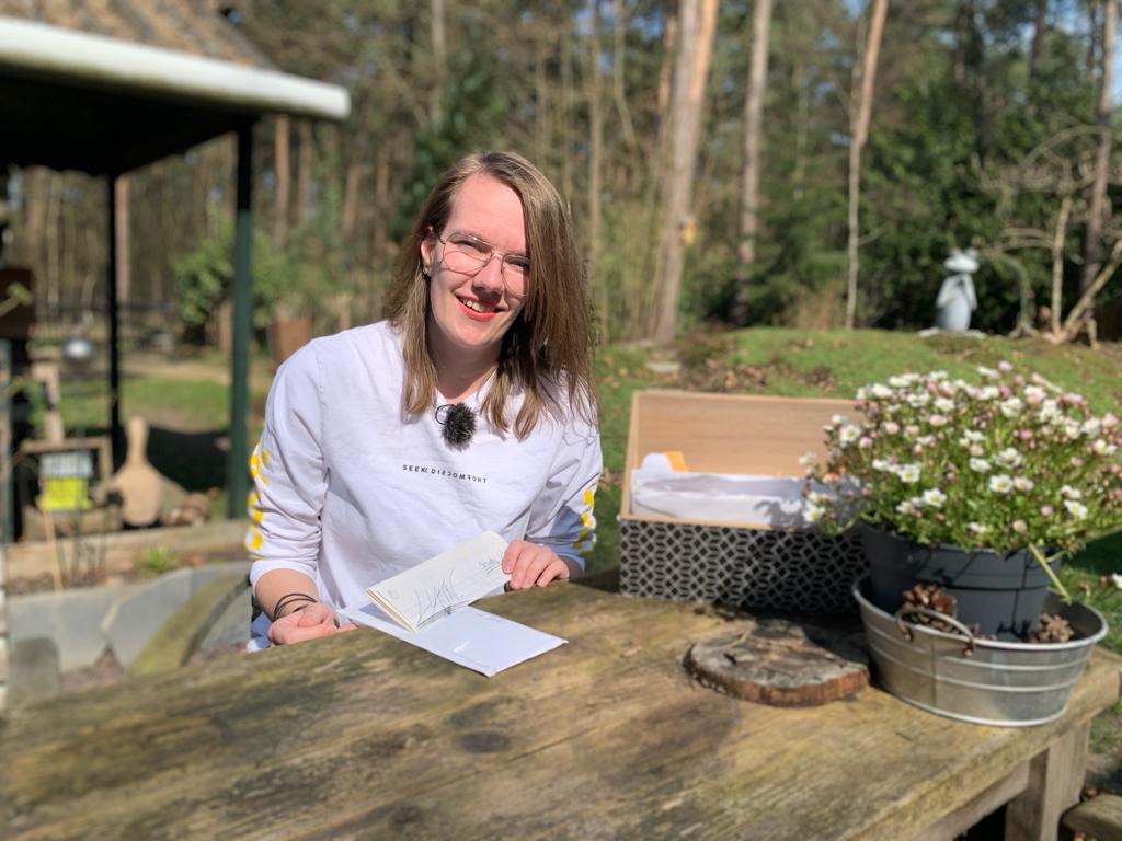 Lynn schrijft met criminelen: 'Ik kan ze een lichtpuntje bieden'