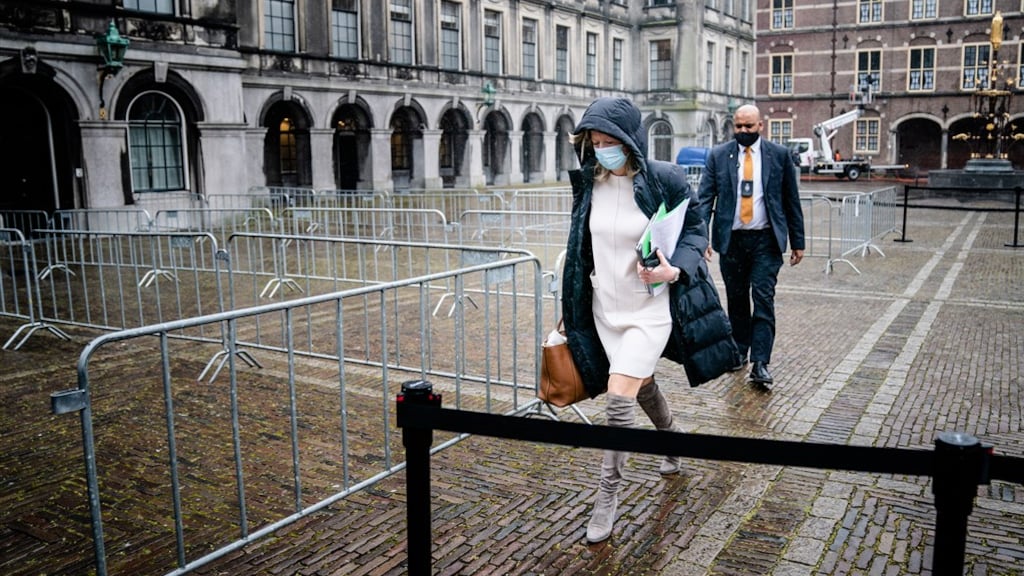Minister en 'verkenner' Kajsa Ollongren positief getest op coronavirus, formatiegesprekken uitgesteld