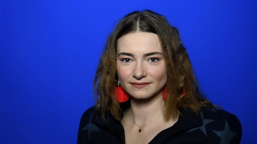 Geld moet swipen: Emma Wortelboer deelt jaarsalaris op Instagram