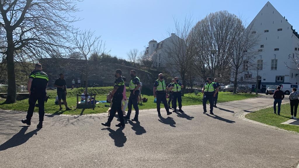 Parken dicht vanwege drukte, bezoekers kunnen coronaregels niet naleven