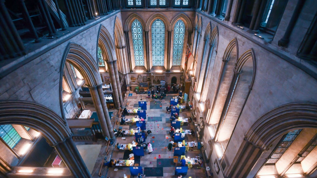 De Britten vaccineren ook in kathedralen.