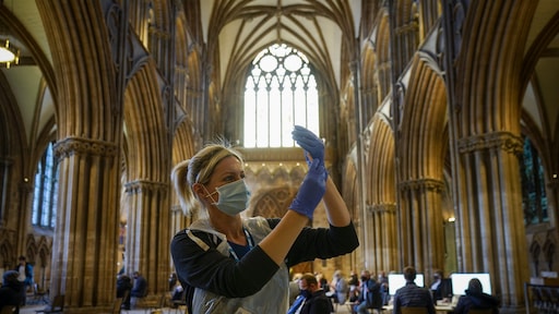 Hierdoor vaccineren de Amerikanen en de Britten veel sneller