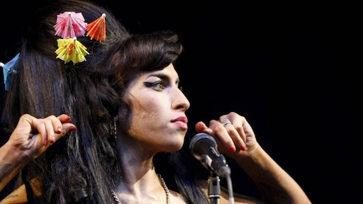 Moeder Amy Winehouse doet verhaal in nieuwe docu