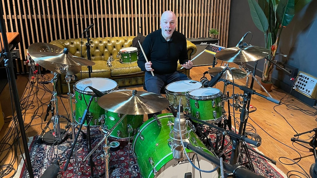 Drummende ondernemer Jan 't Hoen ziet klanten meer besteden in coronatijd.