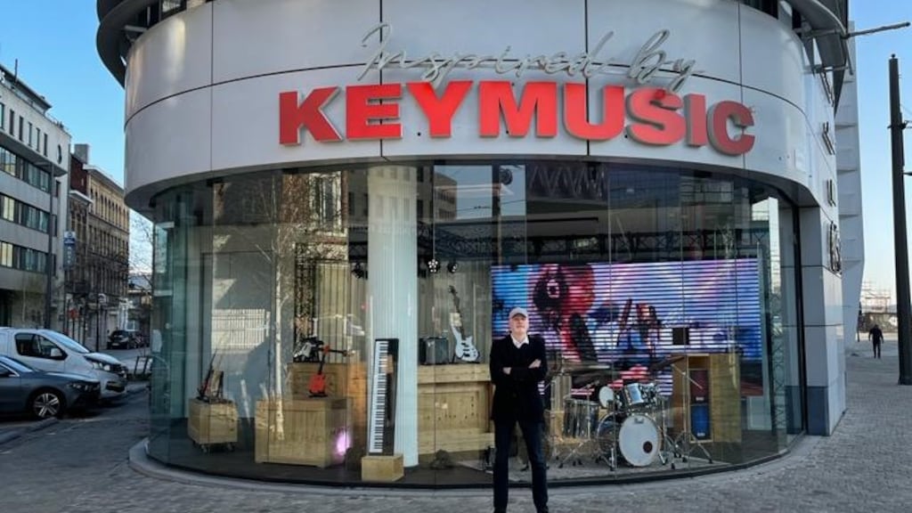 De nieuwe winkel in Antwerpen zit in een voormalige Porsche-showroom.