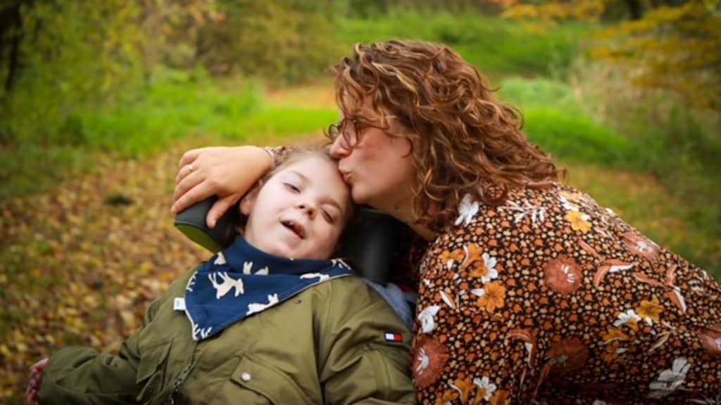 Sarah heeft een meervoudig gehandicapte dochter: 'De beste zorg is nu lastig te geven'