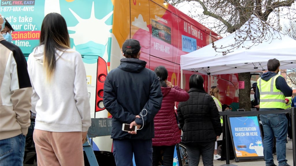 Prikkampioenen en vaccinatievrees: zo gaat het vaccineren in andere landen