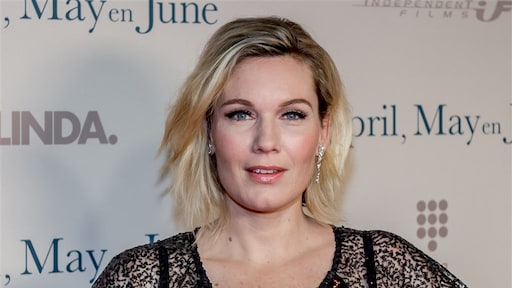 Bevallen Marlijn Weerdenburg stelt zoontje voor aan de wereld