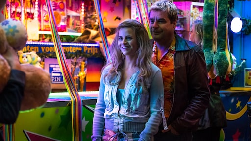 Ferry loopt Danielle tegen het lijf in nieuwe trailer Netflix-film