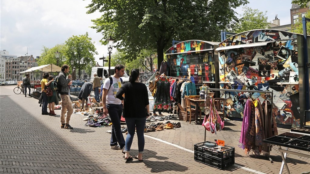 Kabinet: ook versoepelingen voor markten, begrafenissen en theorie-examens