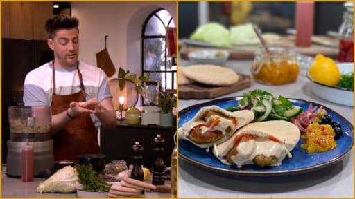 Pitabroodjes met zelfgemaakte falafel en een frisse salade