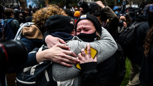 Uitgelaten reacties na juryuitspraak in zaak-Floyd: 'Een keerpunt in geschiedenis'
