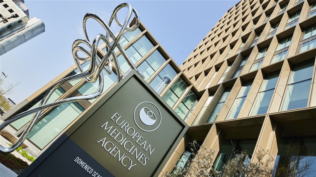 EMA herhaalt: voordelen AstraZeneca voor alle leeftijden groter dan risico