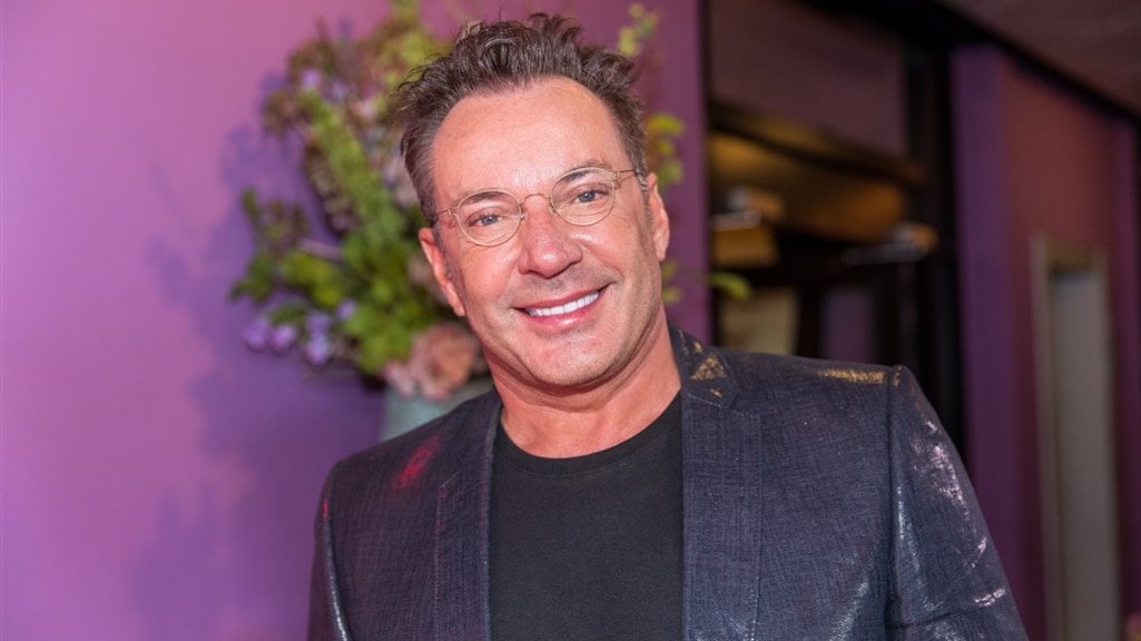 Gerard Joling showt eerlijke foto: 'Last van coronakilo's'