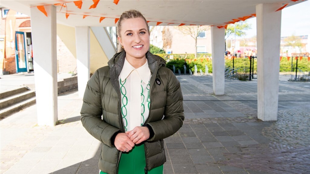 Britt Dekker geschokt over Koningsdag-taferelen: 'Ik weet niet wat ik zie'