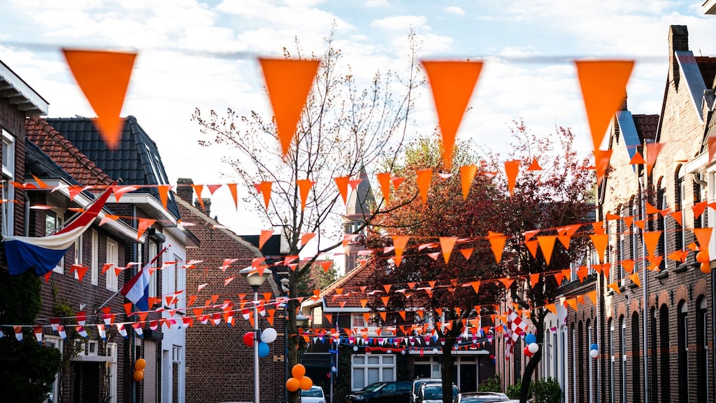 Talkshow met prinsessen en quiz: koninklijk gezin viert Koningsdag in Eindhoven