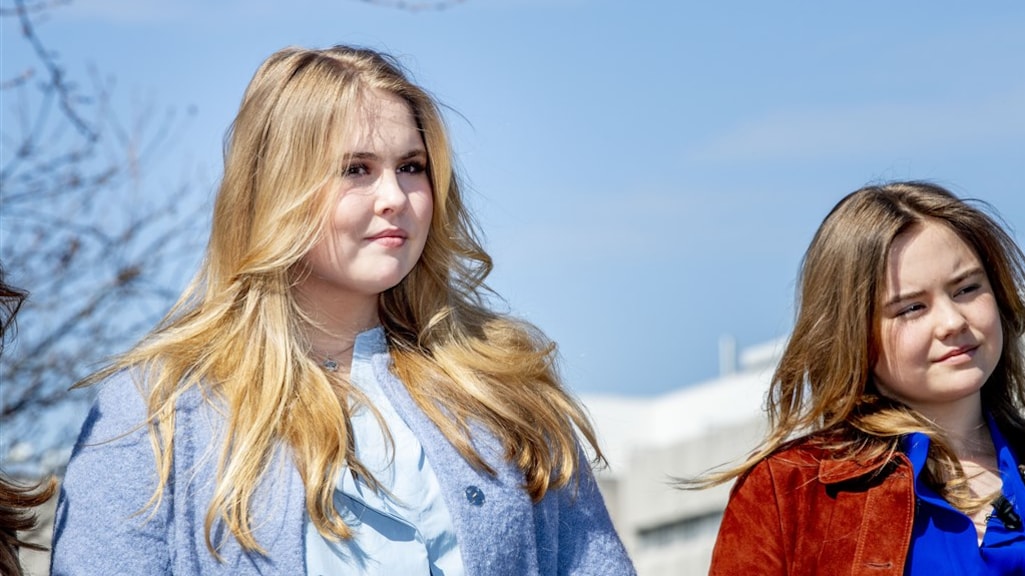 Het bijzondere verhaal achter de oorbellen die Amalia met Koningsdag draagt