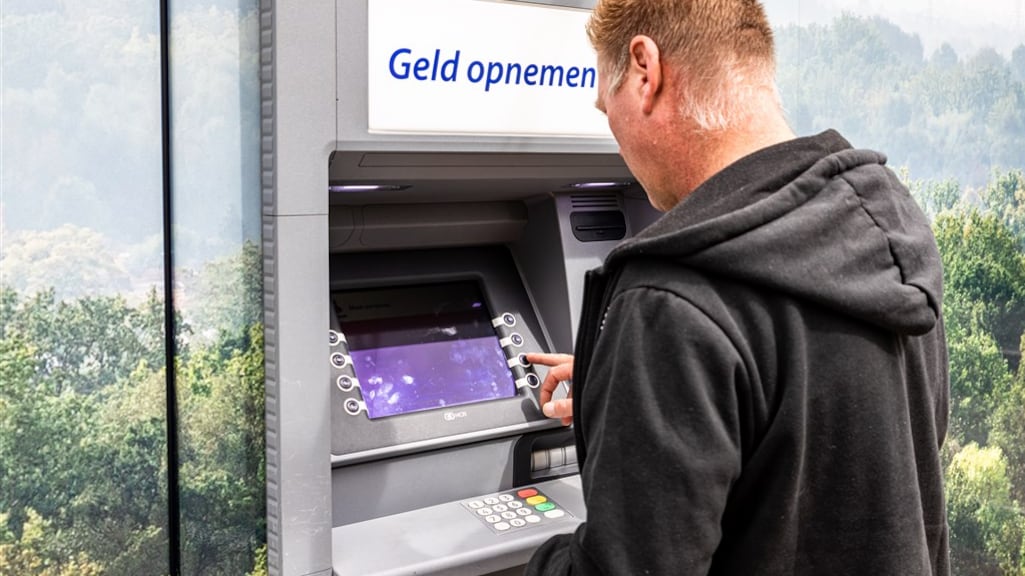 Rabobank gaat rente rekenen boven een ton spaargeld: dit gaat het klanten kosten