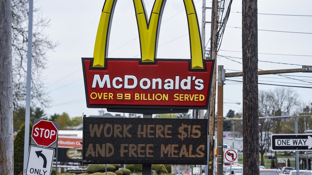 In de VS wordt personeel gelokt met gratis maaltijden.