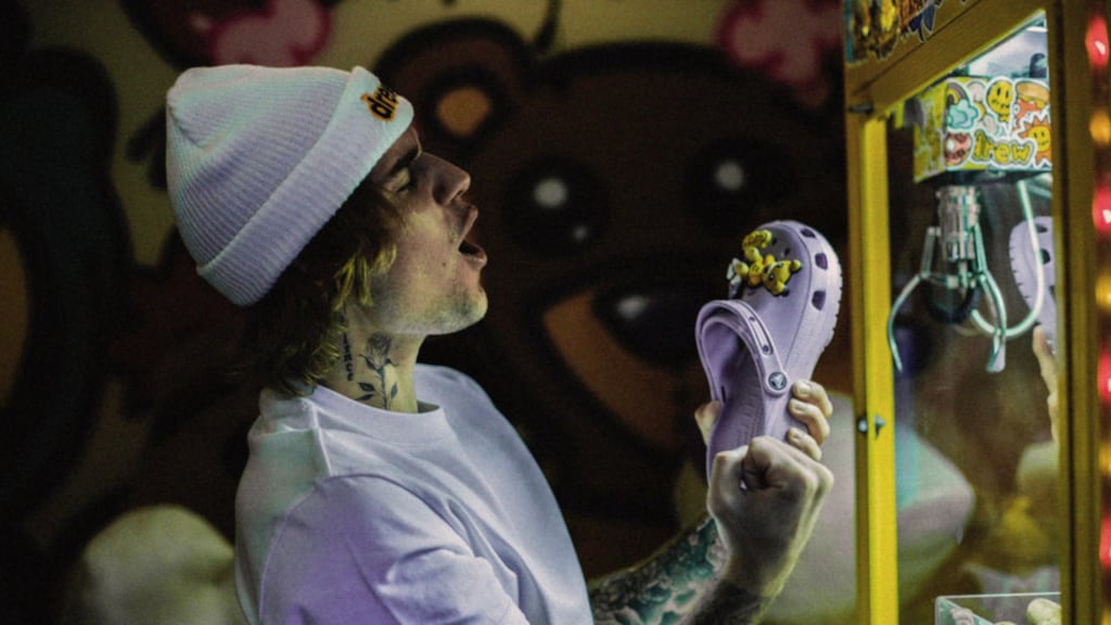 Iedereen aan de Crocs, recordomzet voor omstreden schoen