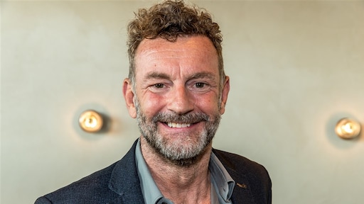 Kluun over 'slechte' gewoonte: 'Tijdens een feestje houd ik het niet bij een paar wijntjes'