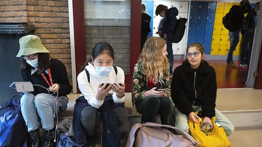 Kabinet hoopt middelbare scholen eind mei weer volledig te kunnen openen