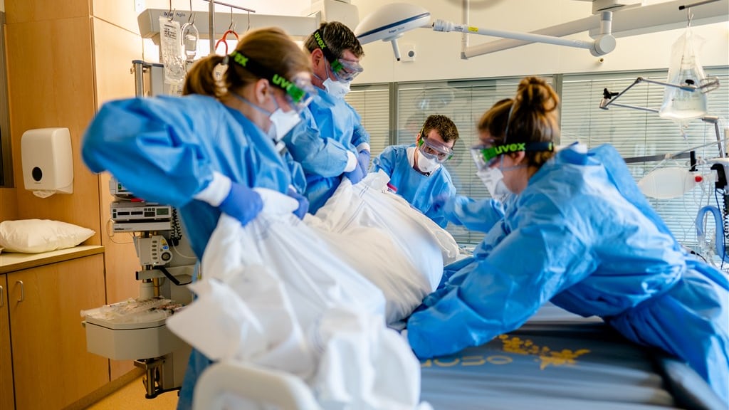 RIVM: aantal ziekenhuisopnames daalt met 22 procent, ook weer minder besmettingen