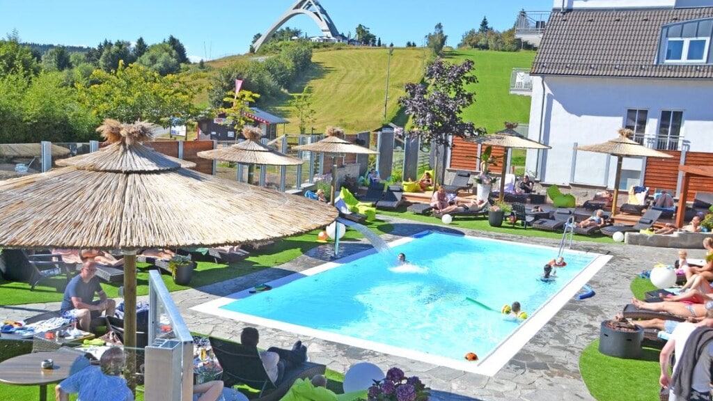 'In het allerbeste geval kunnen wel met pinksteren open'.