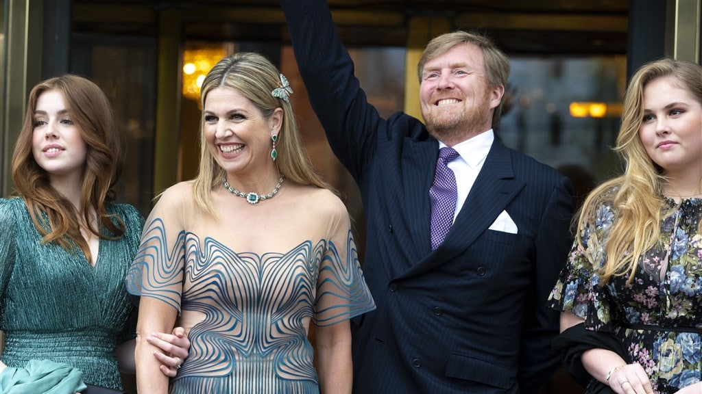 Koningin Màxima steelt de show in creatie van Iris van Herpen