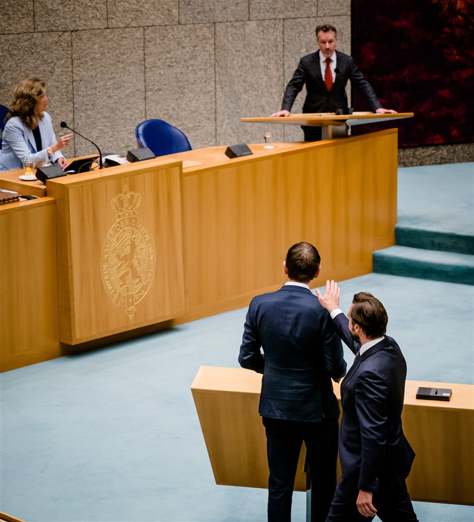 Van Haga biedt excuses aan voor schouderklopje Baudet