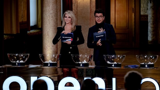 Chantal en Jan over songfestival: 'Grote borsten altijd goed'