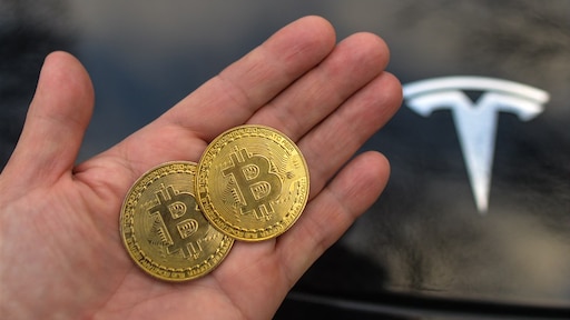 Tesla stopt met bitcoin om hoge CO2-uitstoot, koers onderuit
