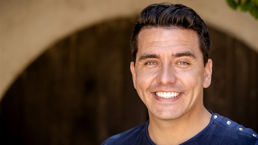 Jan Smit neemt afscheid van gezin voor 'songfestival-bubbel'