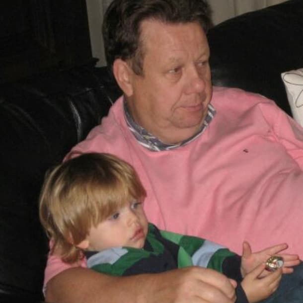 Theo, samen met zijn kleinzoon Joeri