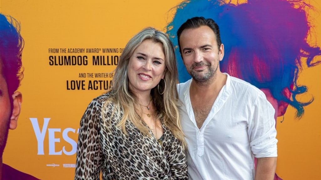 Gerard Ekdom 15 jaar getrouwd, deelt oude huwelijksfoto