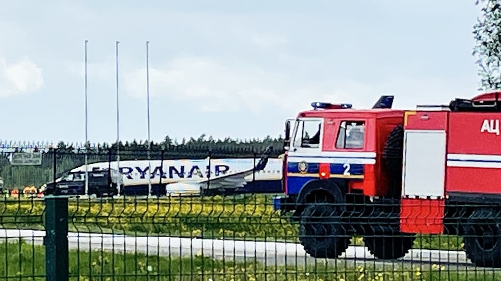 Belarus dwingt vliegtuig tot noodlanding na valse bommelding en arresteert journalist