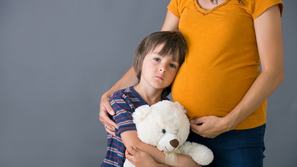 De opvoedkwestie: 'Hoe bereid ik mijn zoon voor op de komst van de baby?'