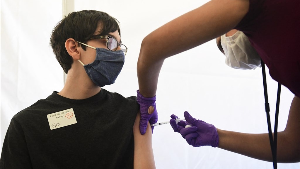 Nieuw advies EMA: Pfizer-vaccin ook geschikt voor jonge tieners